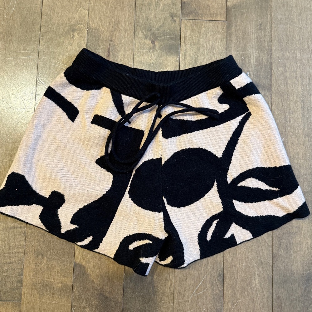 Promesa Black and Cream Patterned Women Shorts